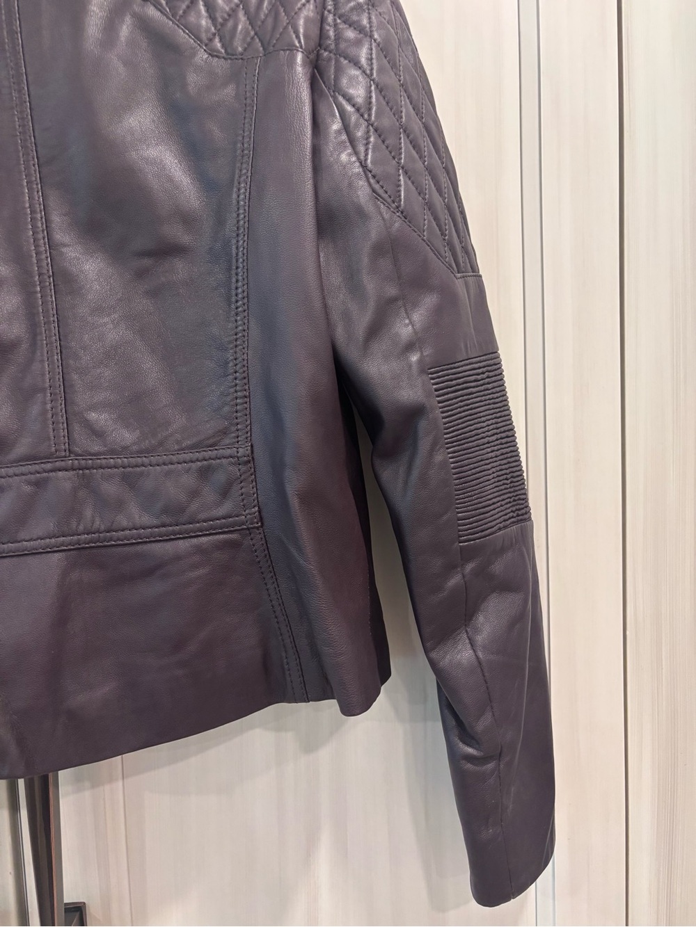 Danier women’s genuine leather moto jacket dark eggplant purple quilted zip S - Picture 8 of 13